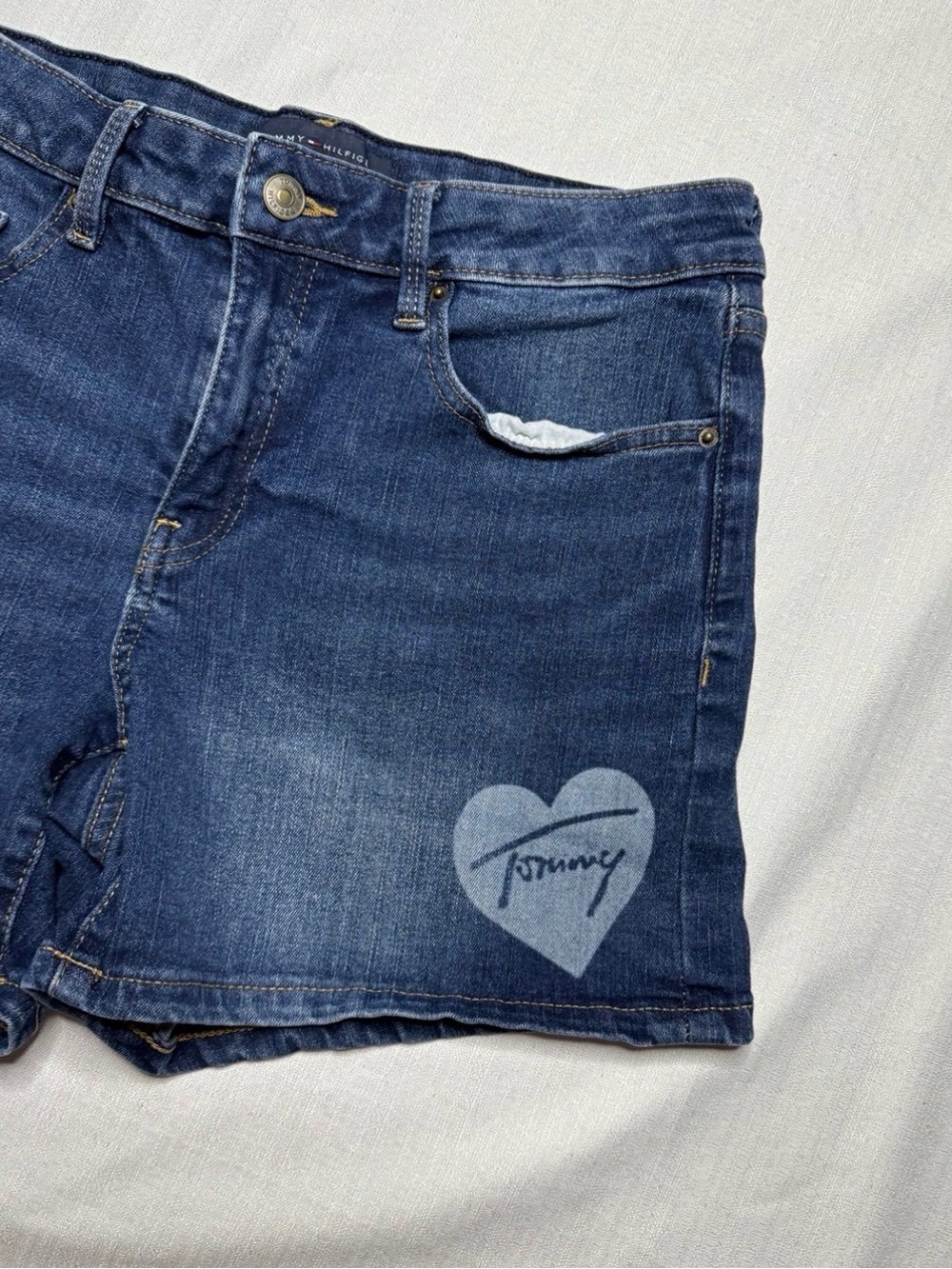 Tommy Hilfiger Women’s Greenwich Mid Rise Denim Shorts Size 6 - Picture 4 of 9